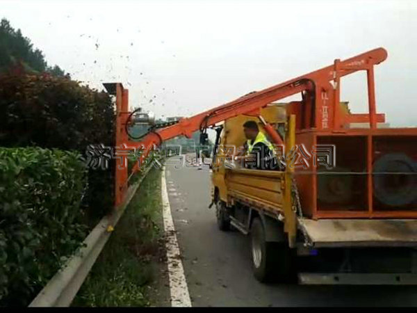 高速公路车载修剪机